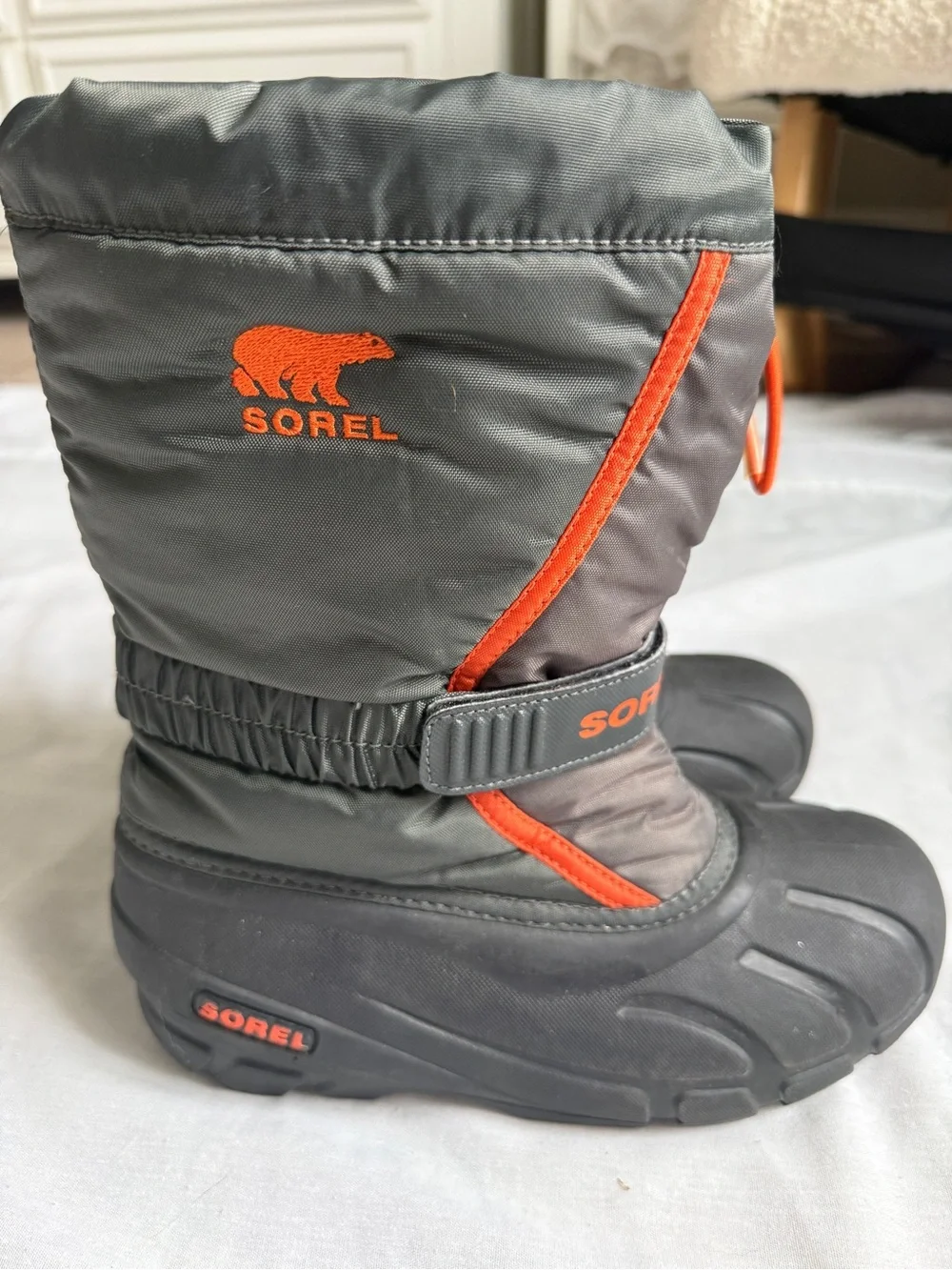 Sorel Kids flurry Gray and Orange insulated Winter Boots 4 kids